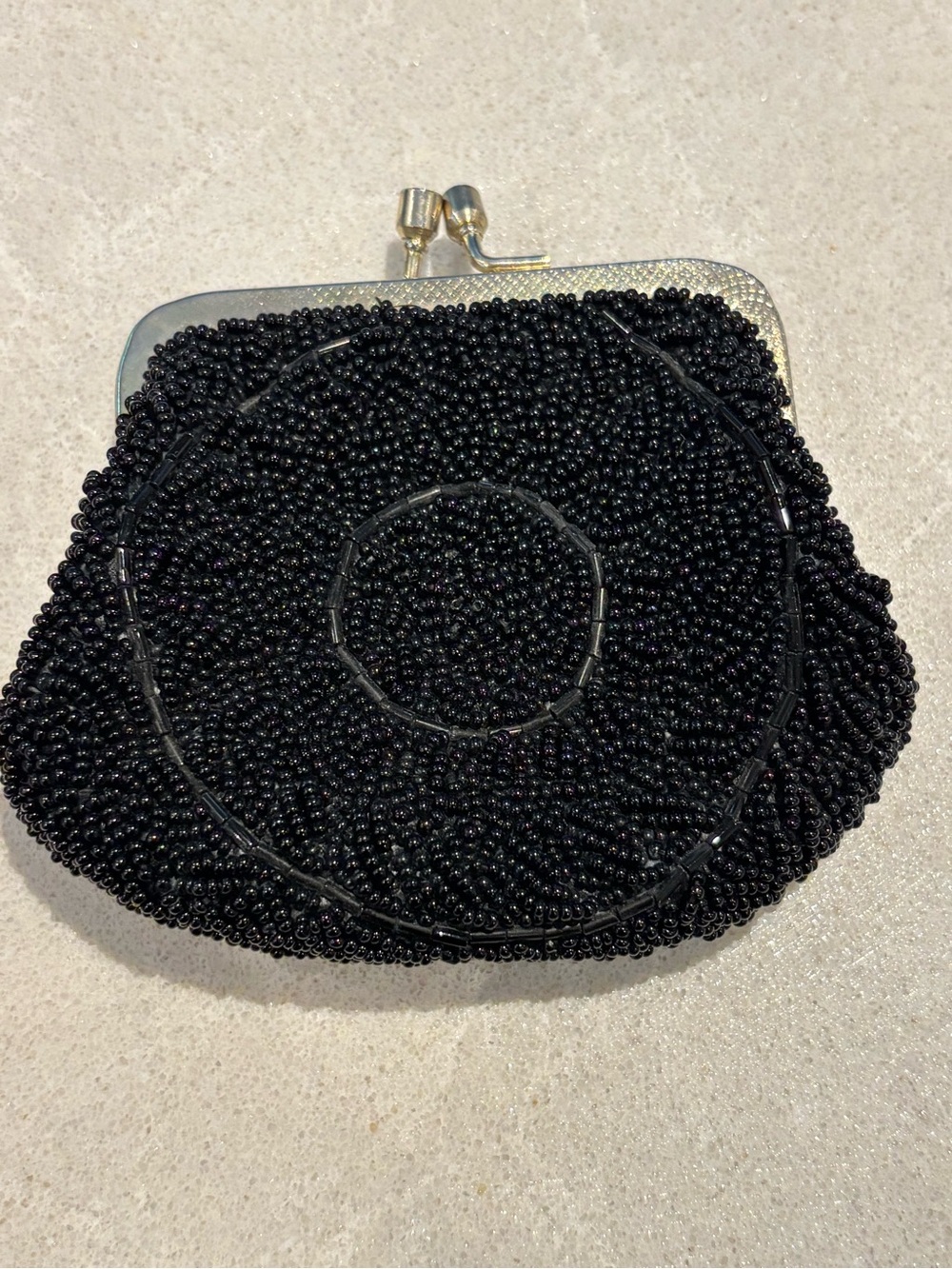 Vintage La Regale Beaded Kiss Lock Coin Purse Silver Frame